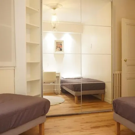 With Parisian Ambience In Elegant 16th Arrondissement Apartment Paris