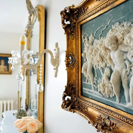 With Parisian Ambience In Elegant 16th Arrondissement Apartment Paris