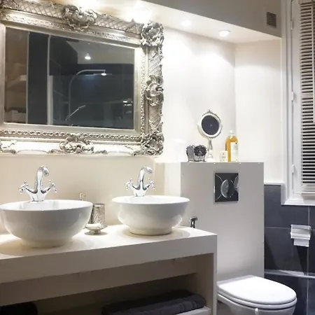 With Parisian Ambience In Elegant 16th Arrondissement Apartment