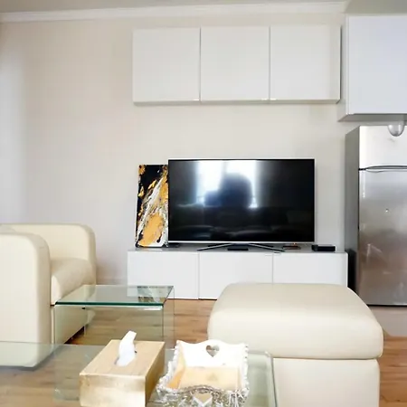 With Parisian Ambience In Elegant 16th Arrondissement Apartment *
